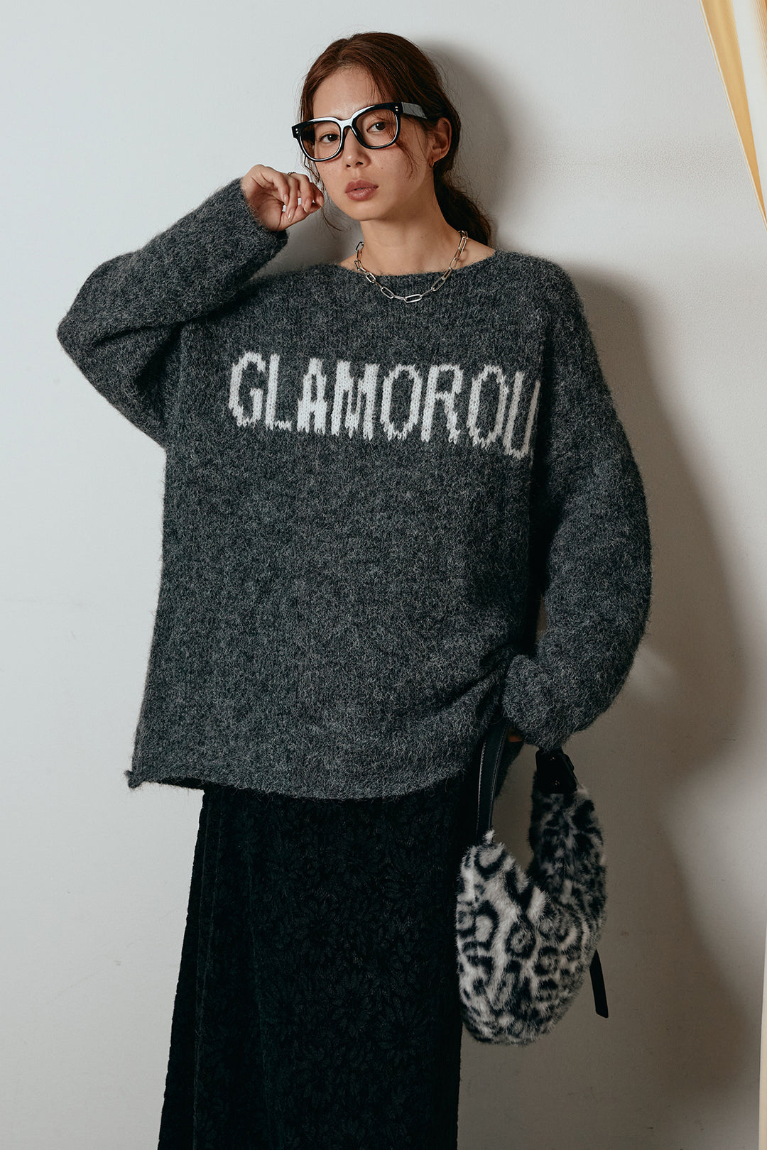 [SET]フロントロゴデザインニットトップス+花柄刺繍ベロアフレアスカート(2set)