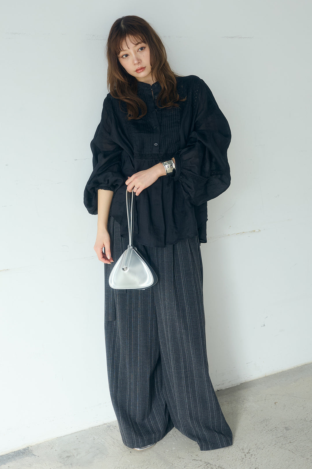 [SET]レース刺繍ラインバンドカラーシャツ+リネンライクピンストライプサイドデザインパンツ(2set)