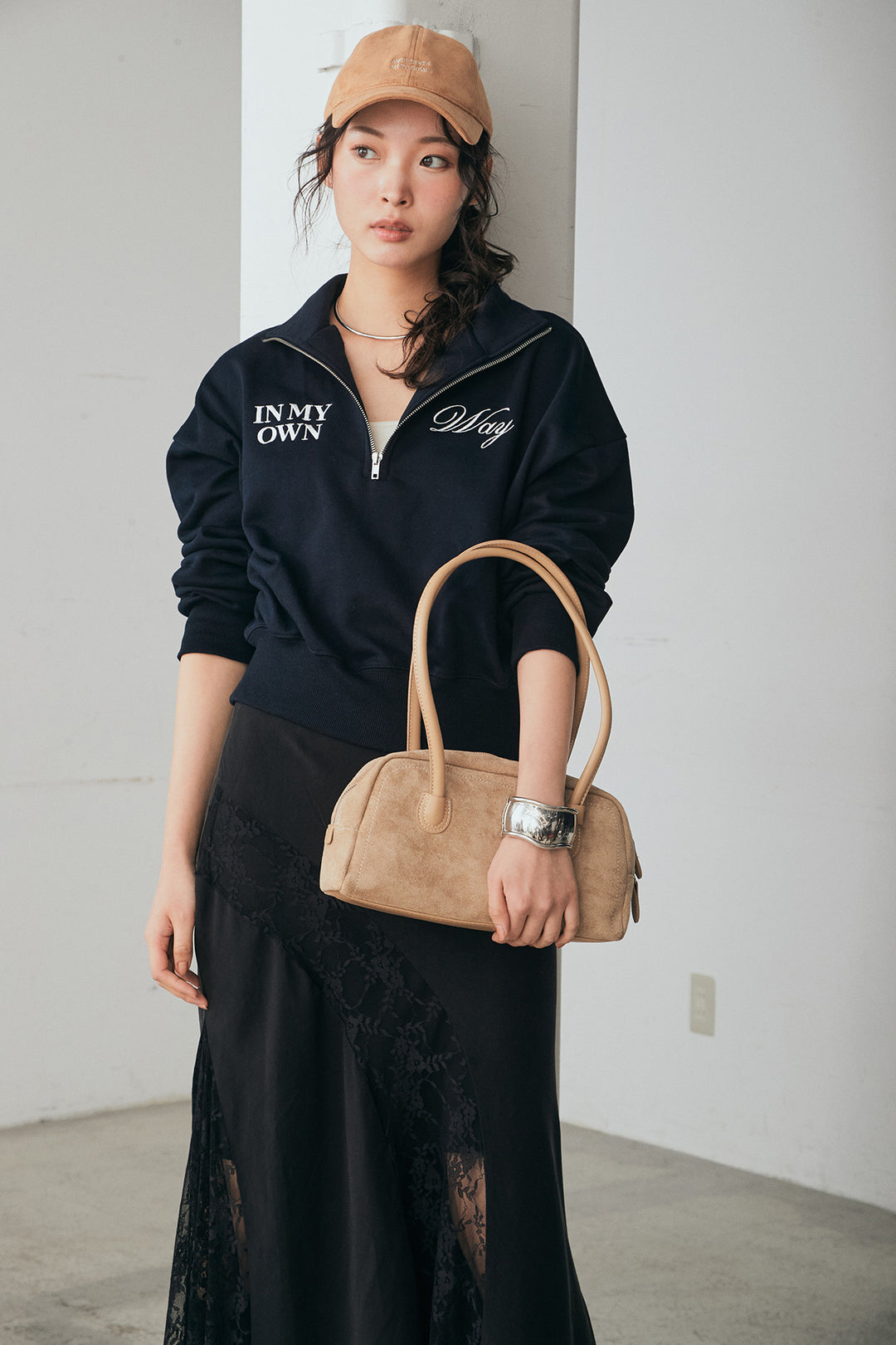 [SET]裏毛ロゴ刺繍ハーフZIPスウェット+刺繍レースデザインサテンスカート(2set)