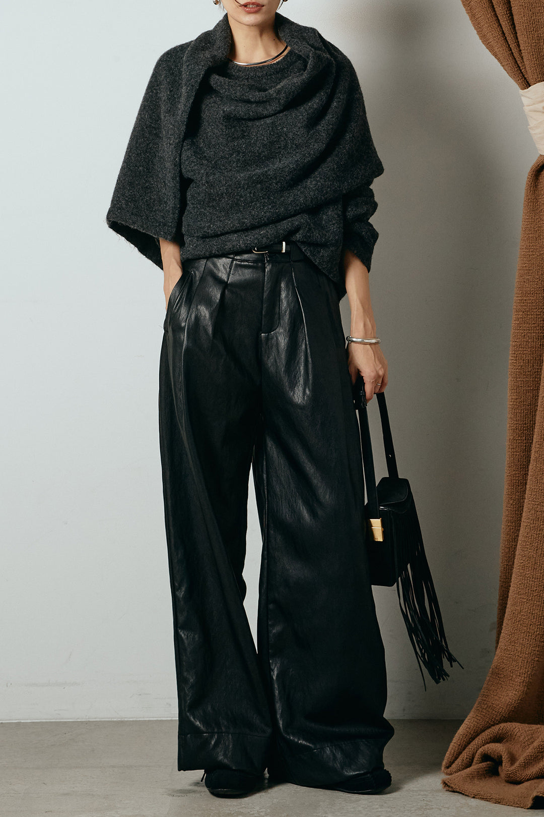 [SET]ネック巻きデザインニットトップス+ベルト付きレザーライクタックパンツ(2set)