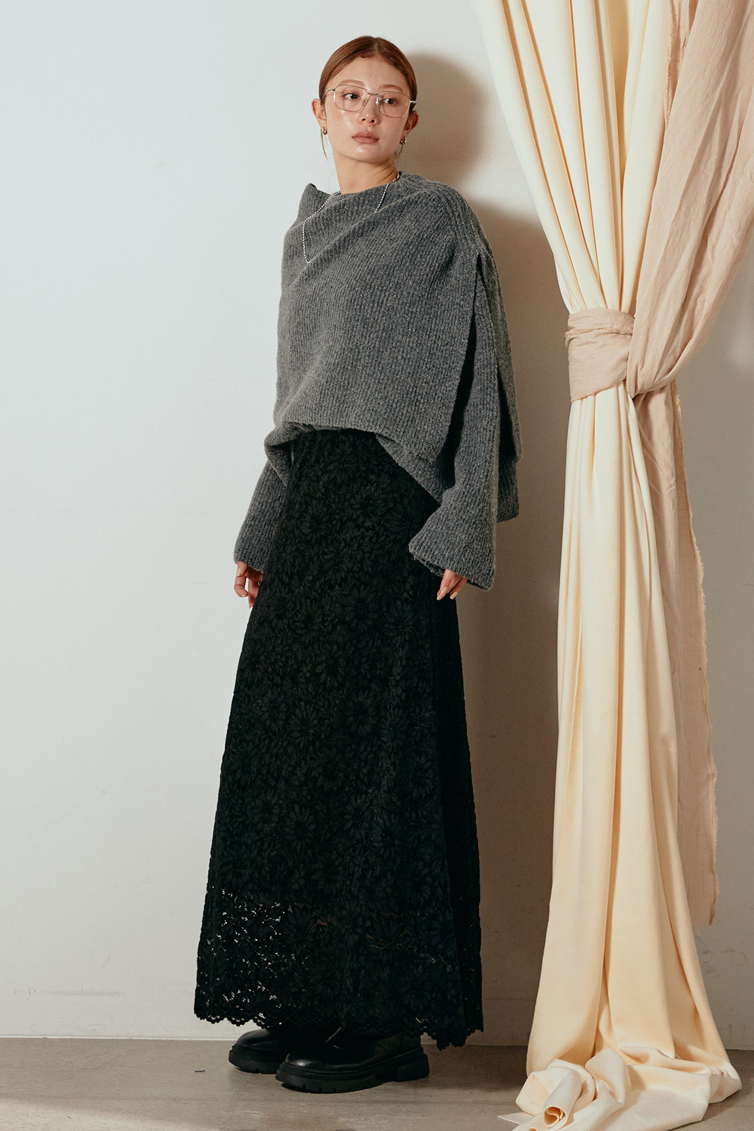 [SET]ケープデザインリブニットトップス+花柄刺繍ベロアフレアスカート(2set)