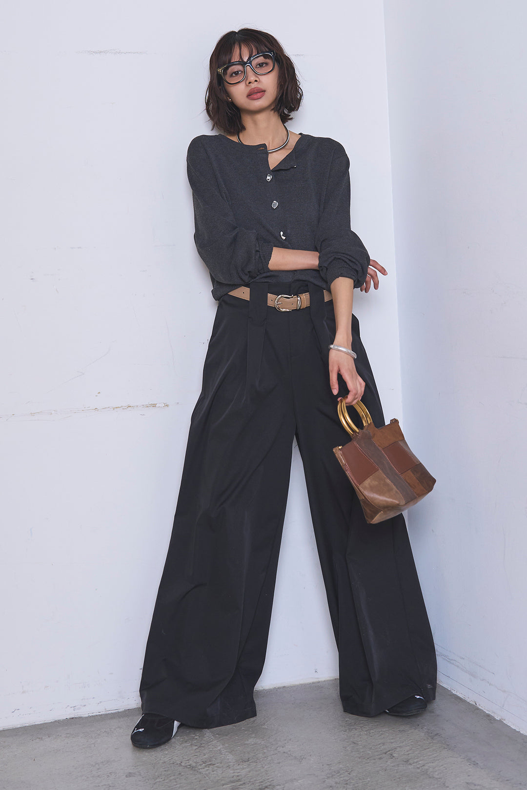 [SET]リサイクルポリニュアンス釦カーデ+ベルトループデザインハイウエストタックパンツ(2set)