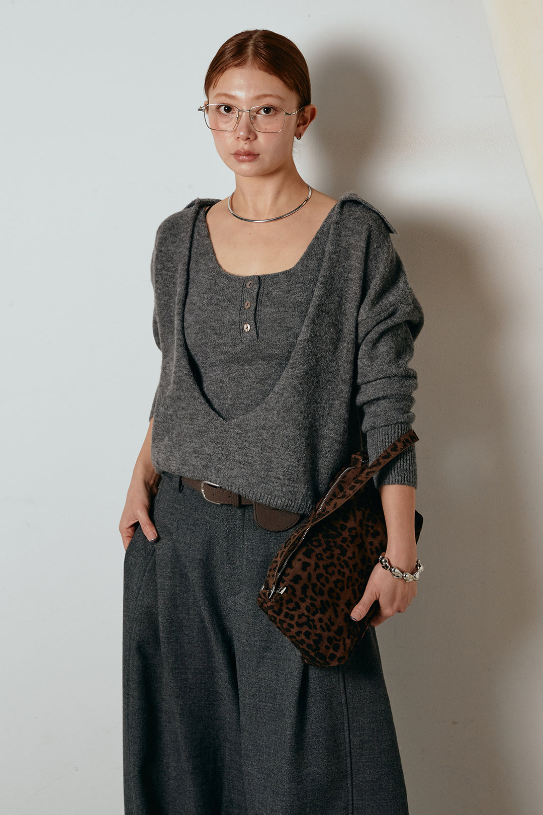 [SET]襟付きレイヤードニットトップス+ポーチベルト付きカーブパンツ(2set)