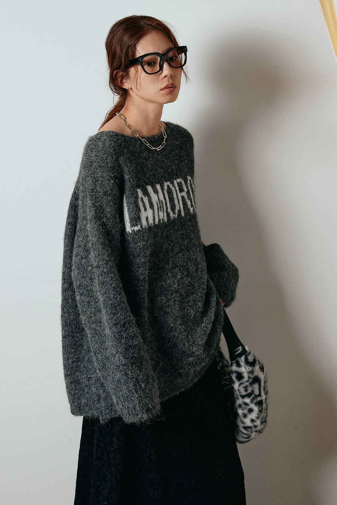 [SET]フロントロゴデザインニットトップス+花柄刺繍ベロアフレアスカート(2set)