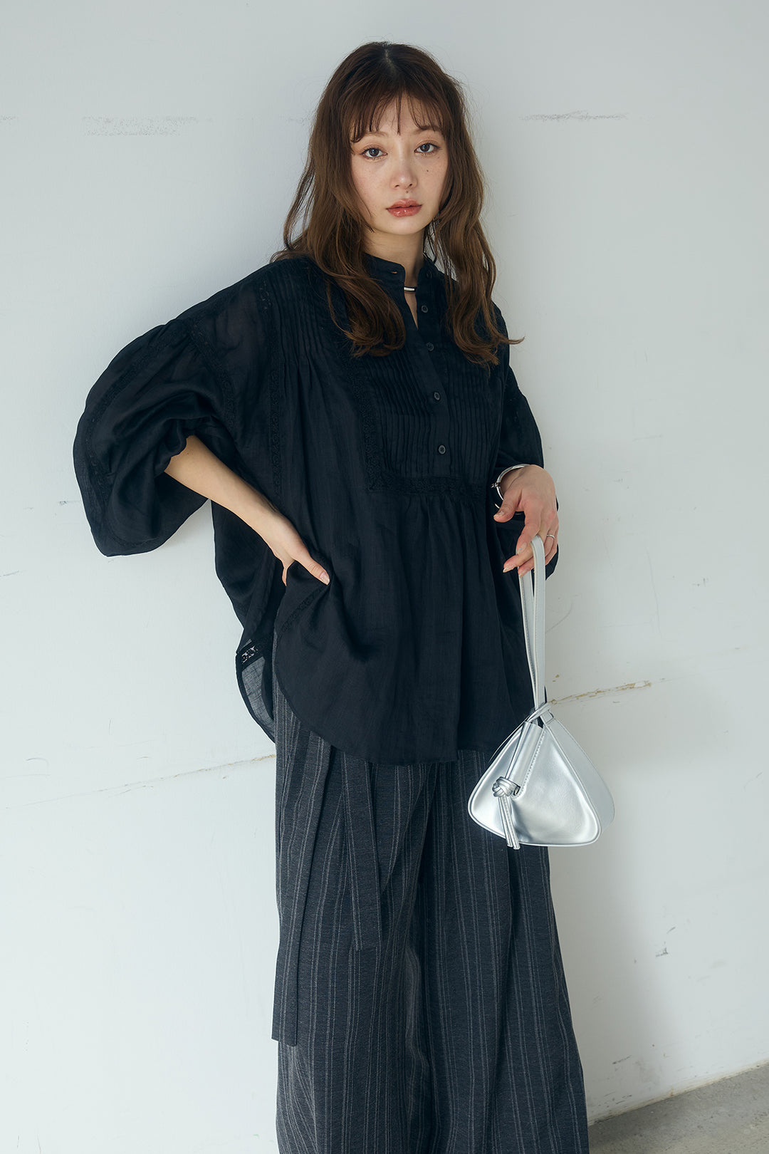 [SET]レース刺繍ラインバンドカラーシャツ+リネンライクピンストライプサイドデザインパンツ(2set)