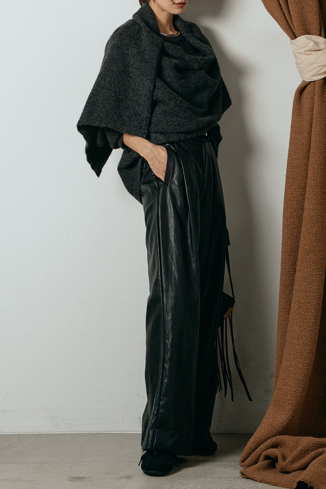 [SET]ネック巻きデザインニットトップス+ベルト付きレザーライクタックパンツ(2set)