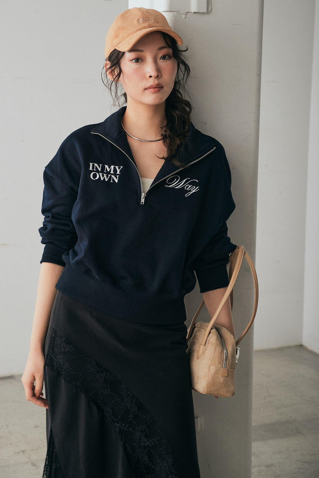 [SET]裏毛ロゴ刺繍ハーフZIPスウェット+刺繍レースデザインサテンスカート(2set)