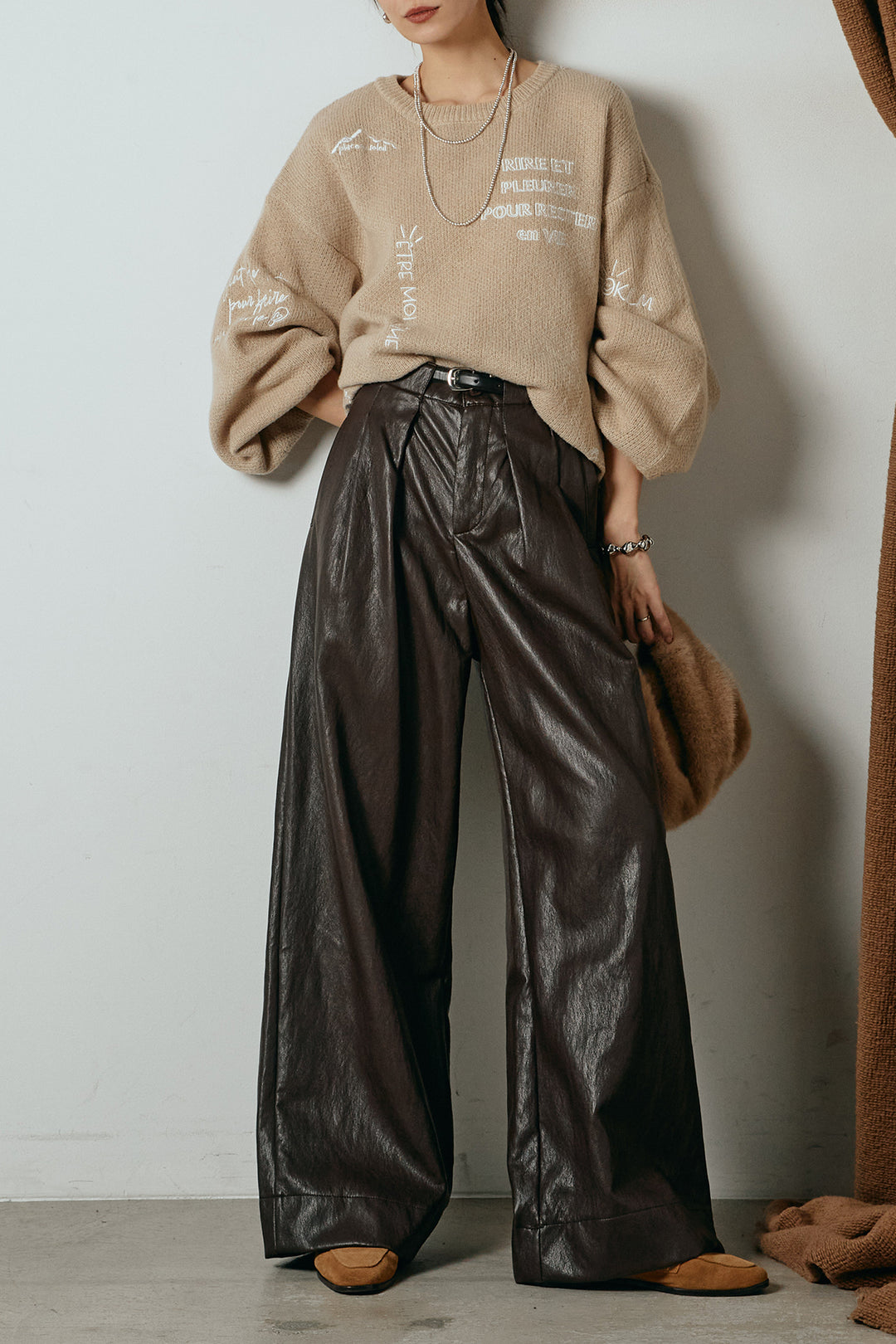 [SET]刺繍ロゴランダムデザインニットトップス+ベルト付きレザーライクタックパンツ(2set)