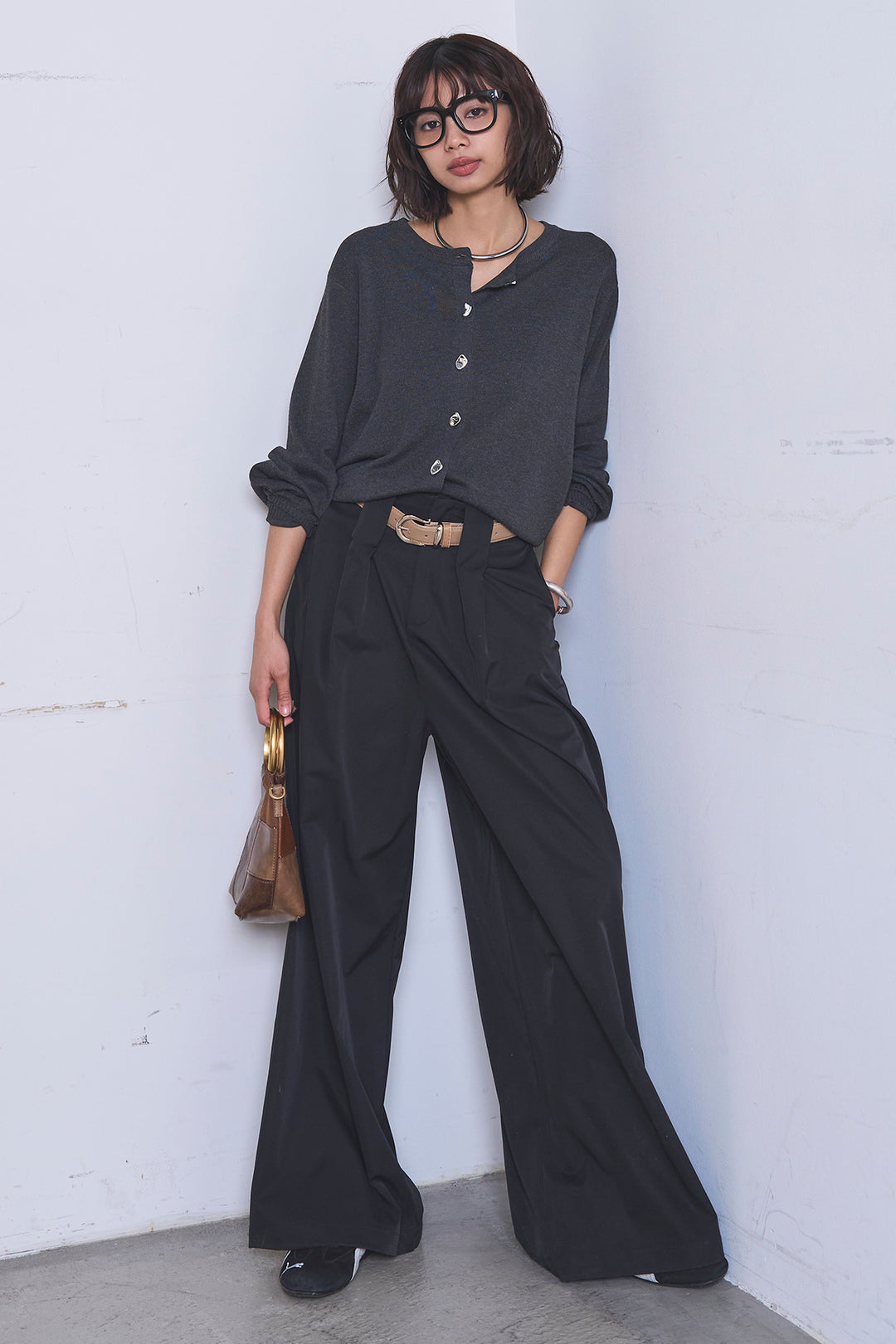 [SET]リサイクルポリニュアンス釦カーデ+ベルトループデザインハイウエストタックパンツ(2set)
