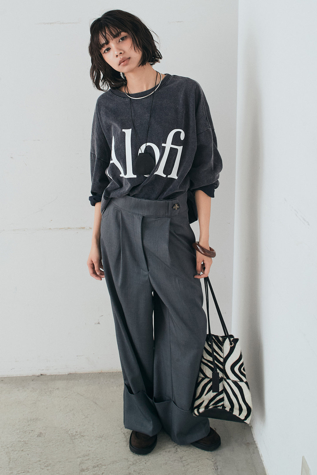 [SET]裾センタードロストロゴプリントワイドTシャツ+センタープレスセミワイドパンツ(2set)