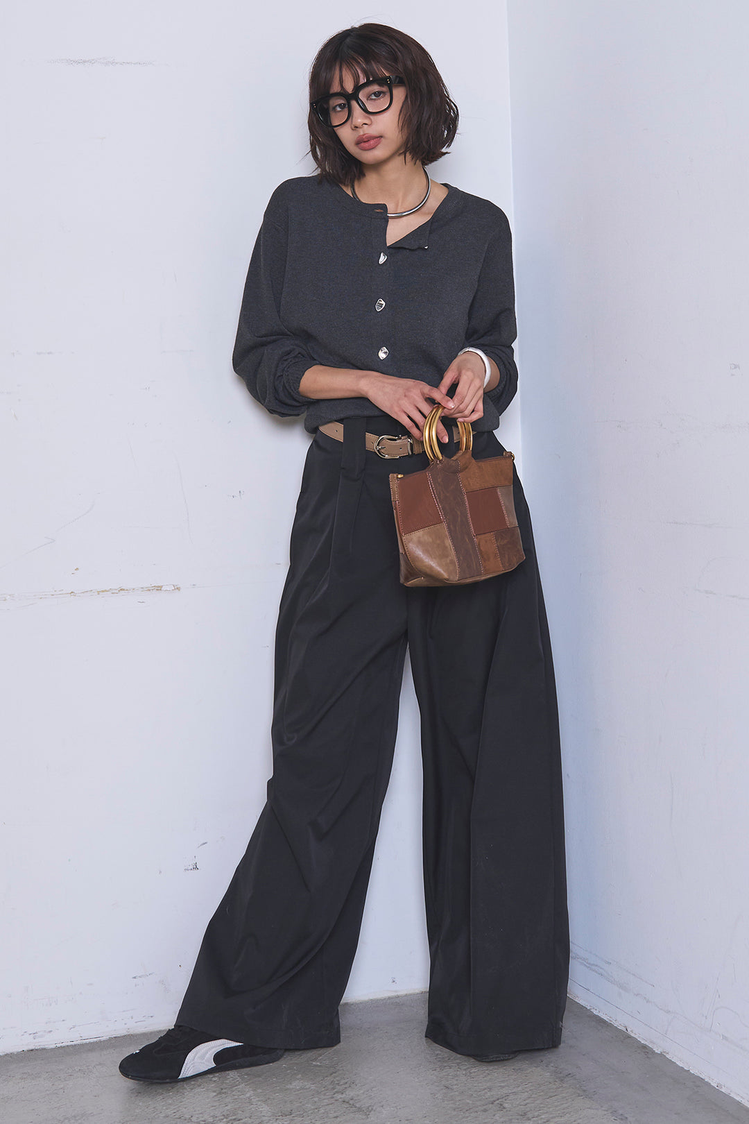 [SET]リサイクルポリニュアンス釦カーデ+ベルトループデザインハイウエストタックパンツ(2set)