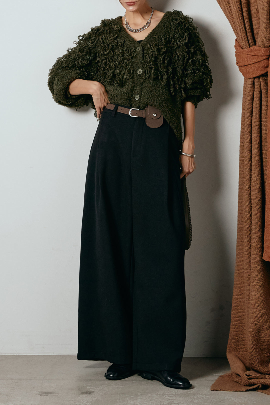 [SET]ループ編みVネックニットカーディガン+ポーチベルト付きカーブパンツ(2set)