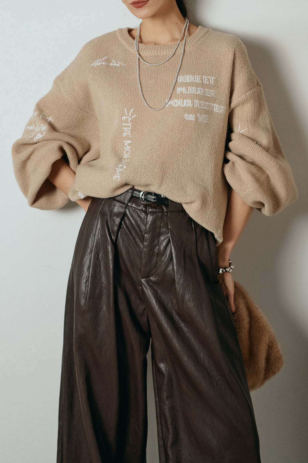 [SET]刺繍ロゴランダムデザインニットトップス+ベルト付きレザーライクタックパンツ(2set)