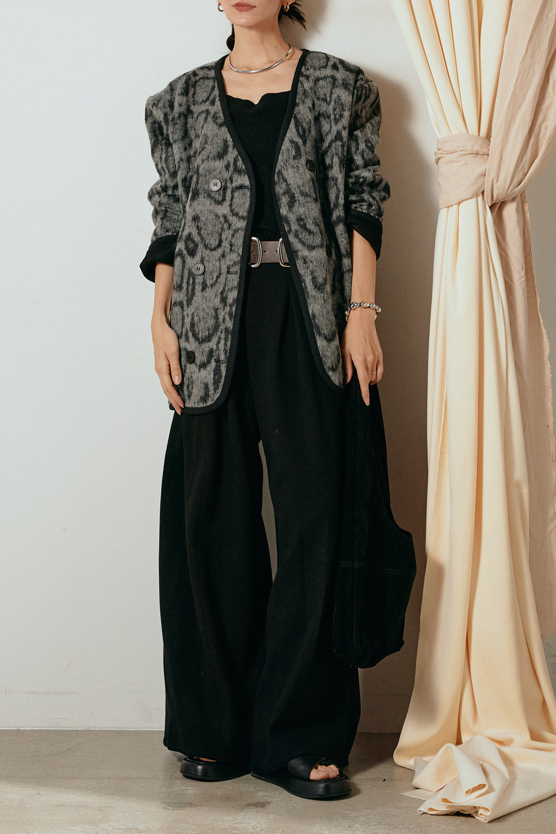 [SET]ノーカラーレオパード柄アウター+フェイクレザー太ベルト付きタックワイドパンツ(2set)