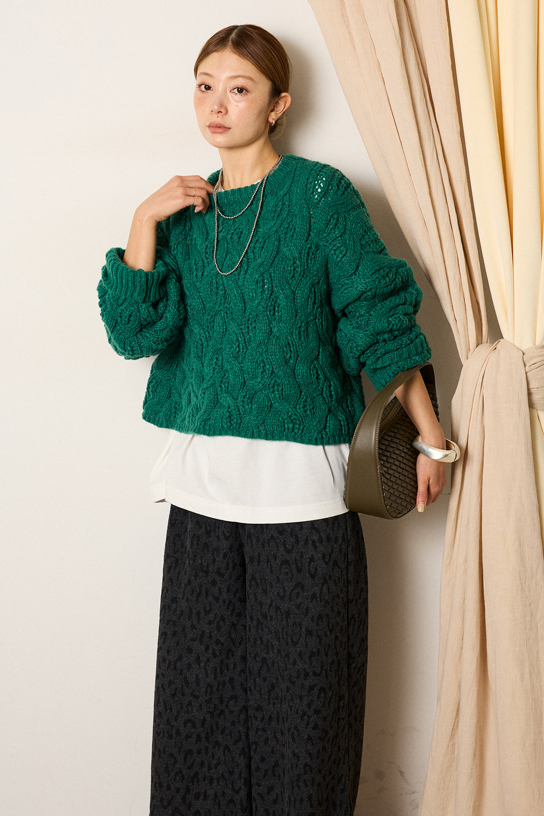 [SET]ケーブルリラックスショートニット+箔プリントBIGシルエットロングスリーブTシャツ+レオパードジャガードニットパンツ(3set)