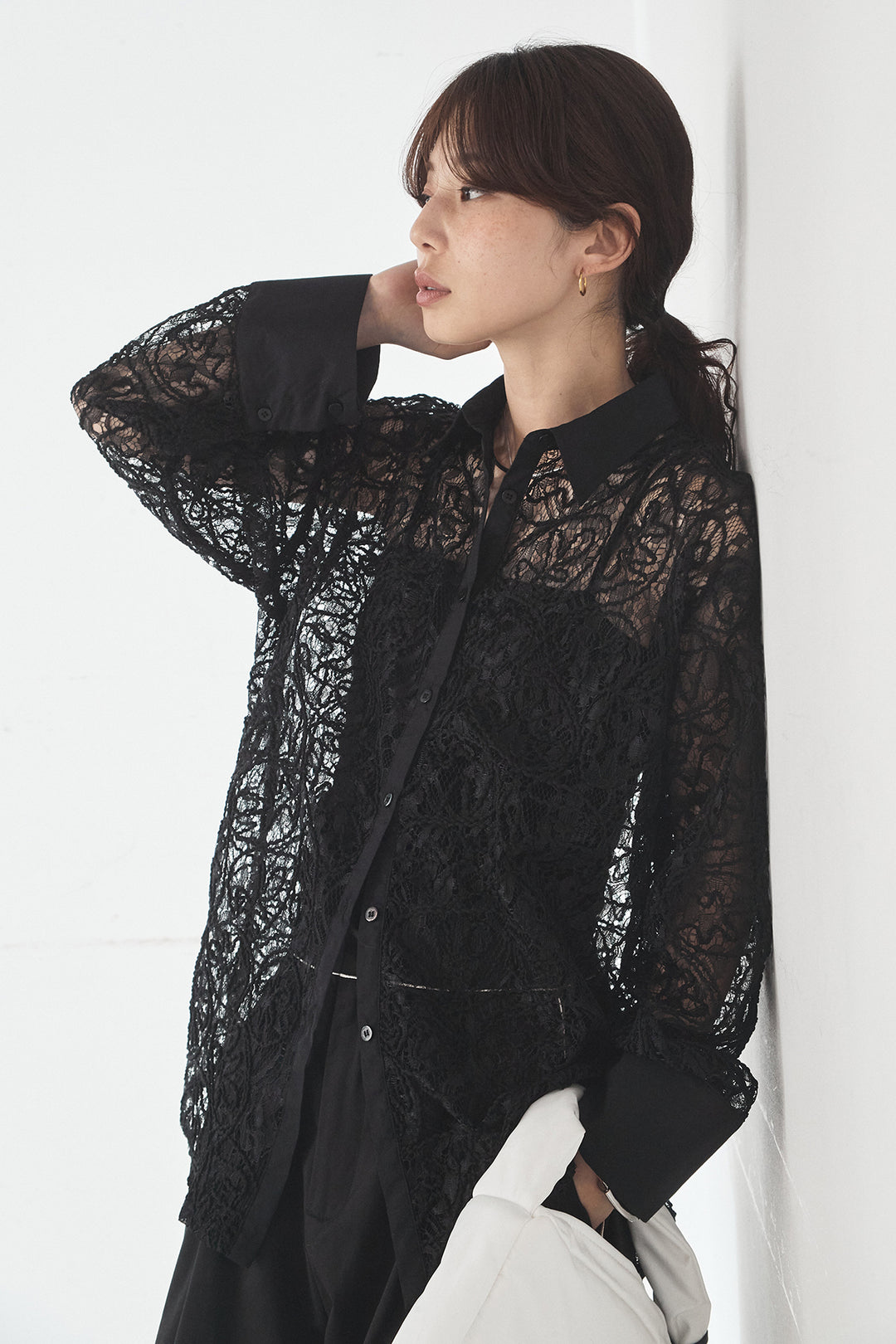 [SET]刺繍レースオーバーサイズシャツ+合繊ツイルパイピングタックカーブパンツ(2set)