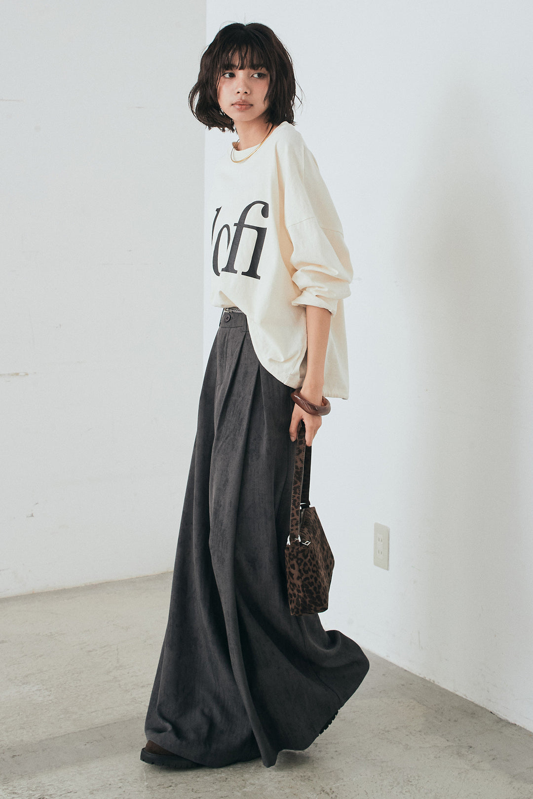 [SET]裾センタードロストロゴプリントワイドTシャツ+紐ベルト付きかすれ柄ワイドスラックス(2set)