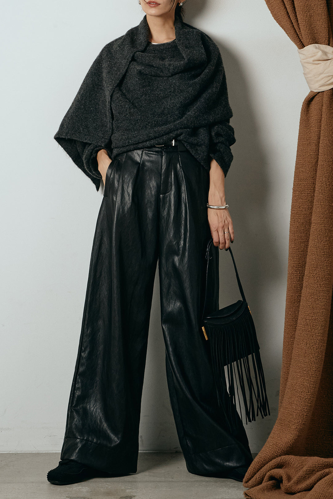 [SET]ネック巻きデザインニットトップス+ベルト付きレザーライクタックパンツ(2set)