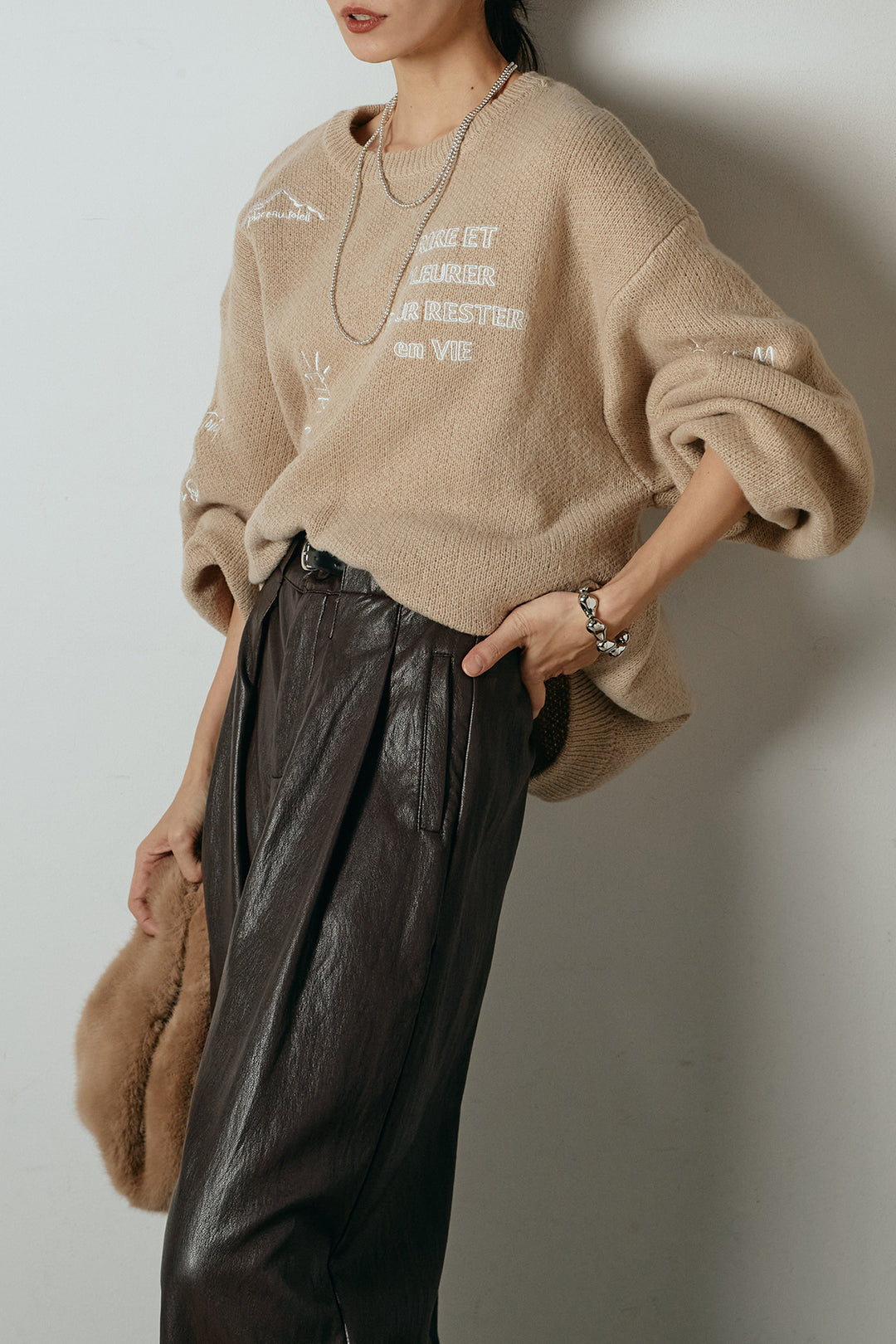 [SET]刺繍ロゴランダムデザインニットトップス+ベルト付きレザーライクタックパンツ(2set)