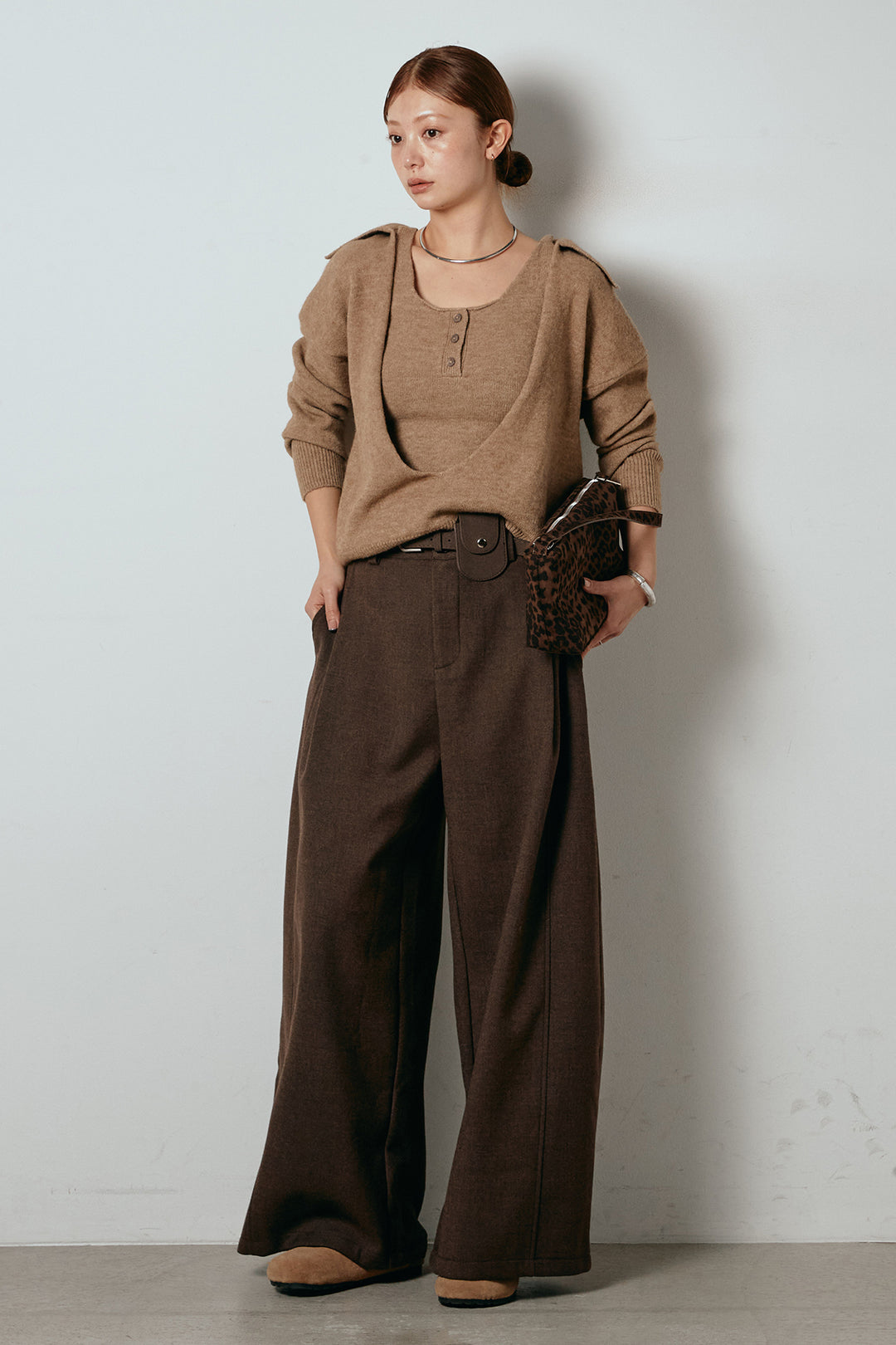 [SET]襟付きレイヤードニットトップス+ポーチベルト付きカーブパンツ(2set)