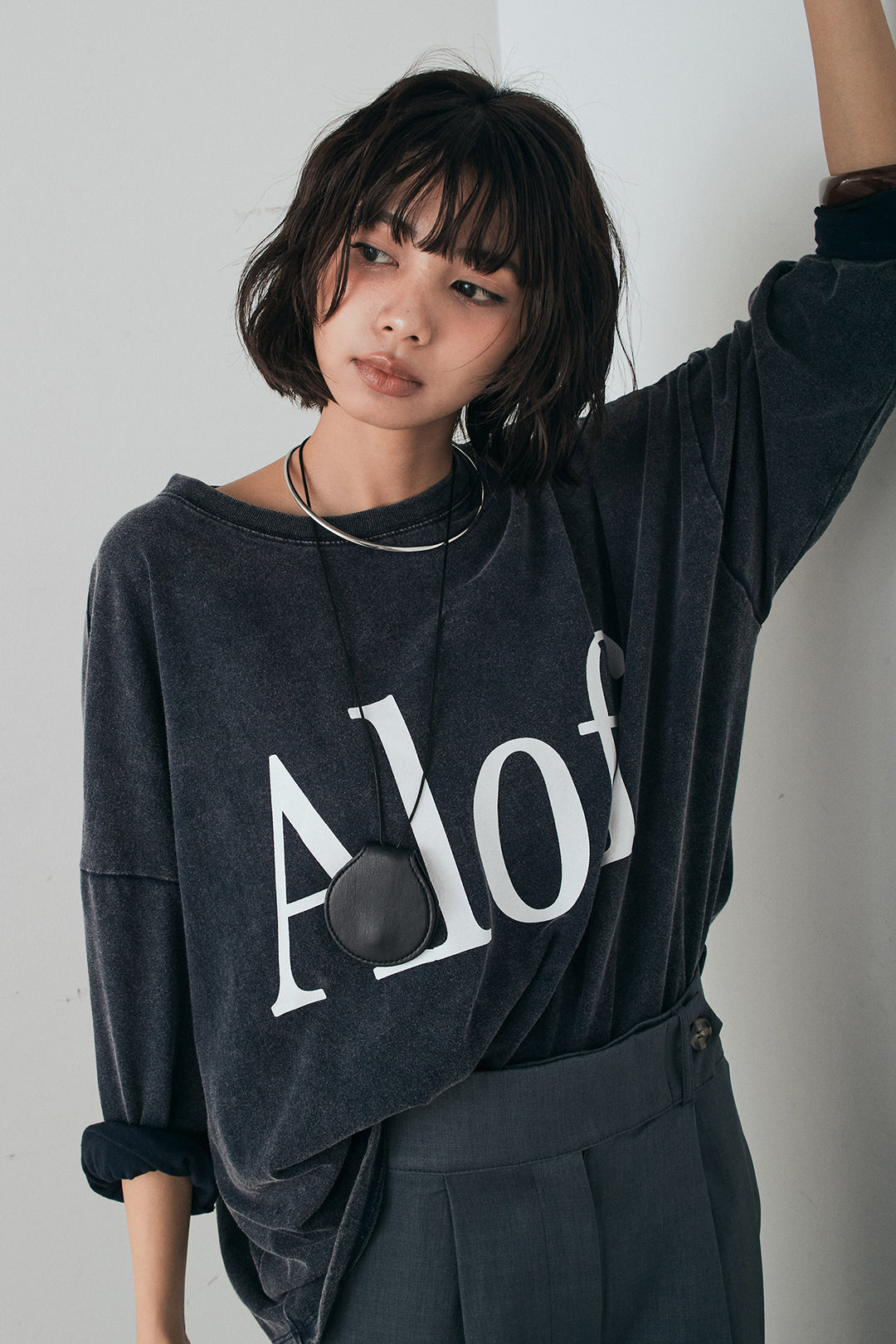 [SET]裾センタードロストロゴプリントワイドTシャツ+センタープレスセミワイドパンツ(2set)