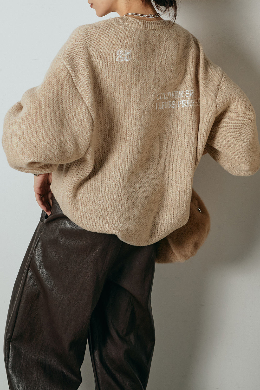 [SET]刺繍ロゴランダムデザインニットトップス+ベルト付きレザーライクタックパンツ(2set)