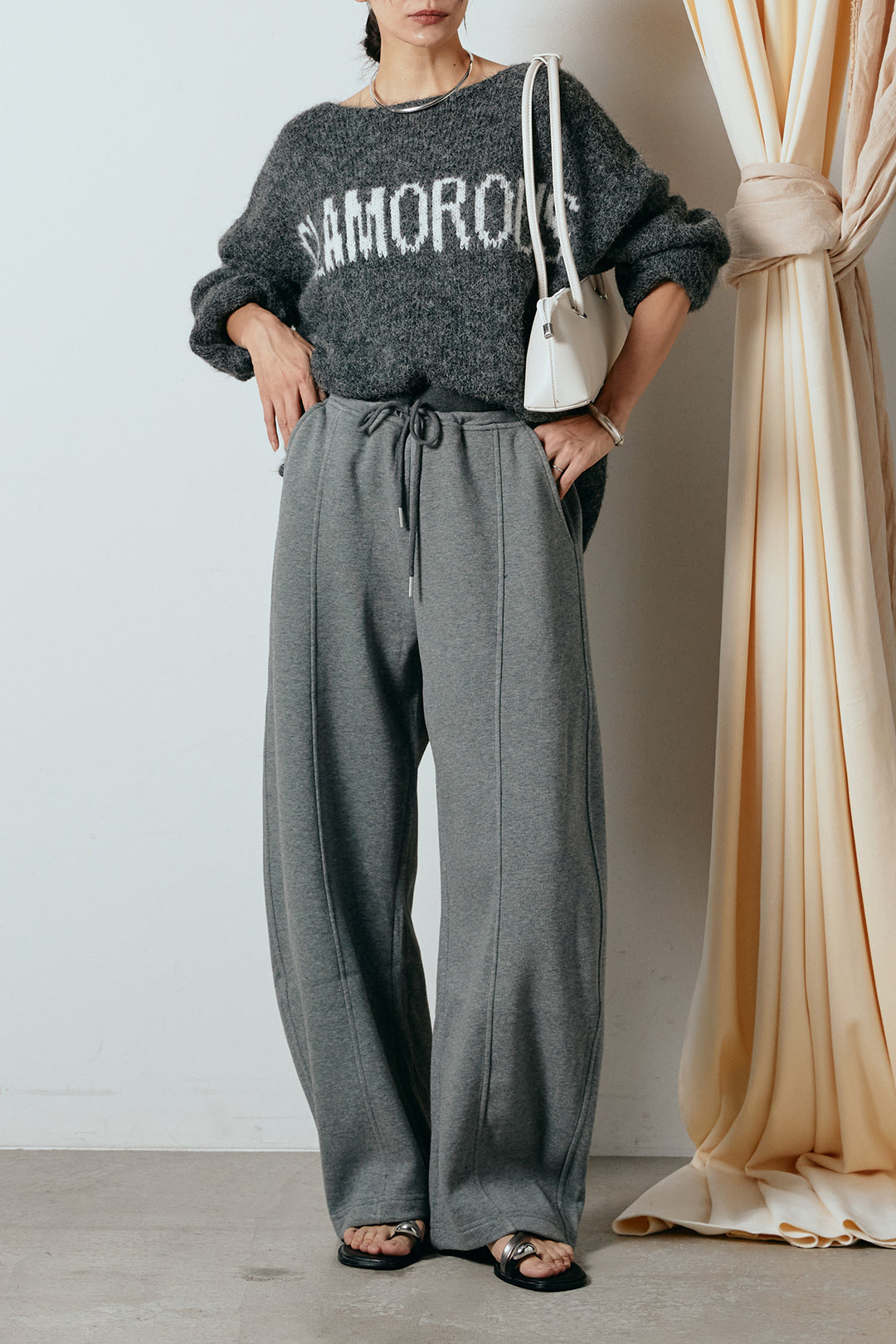 [SET]フロントロゴデザインニットトップス+スウェットワイドカーブパンツ(2set)