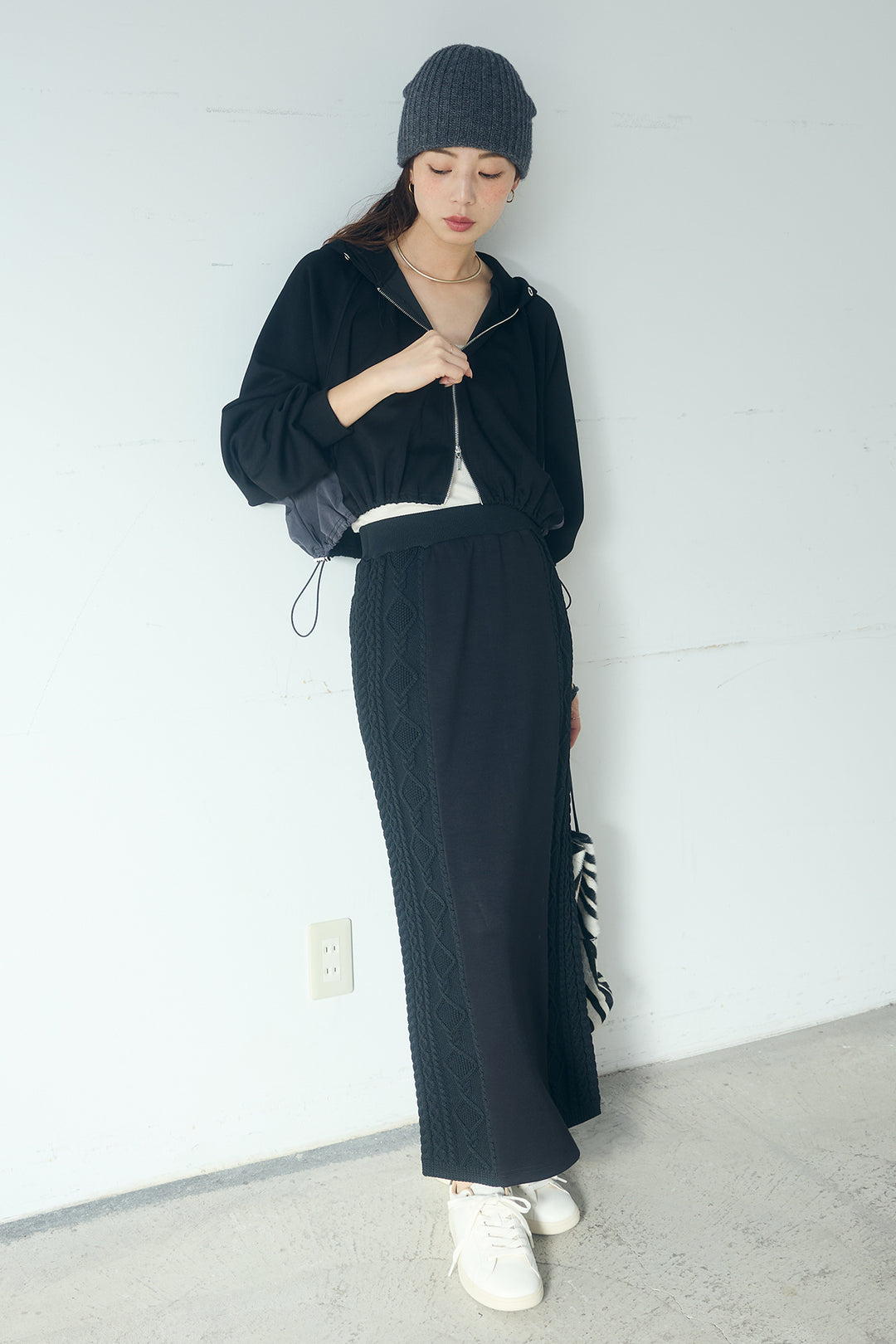 [SET]ドルマンショートフーディー+異素材ドッキングケーブルニットスカート(2set)