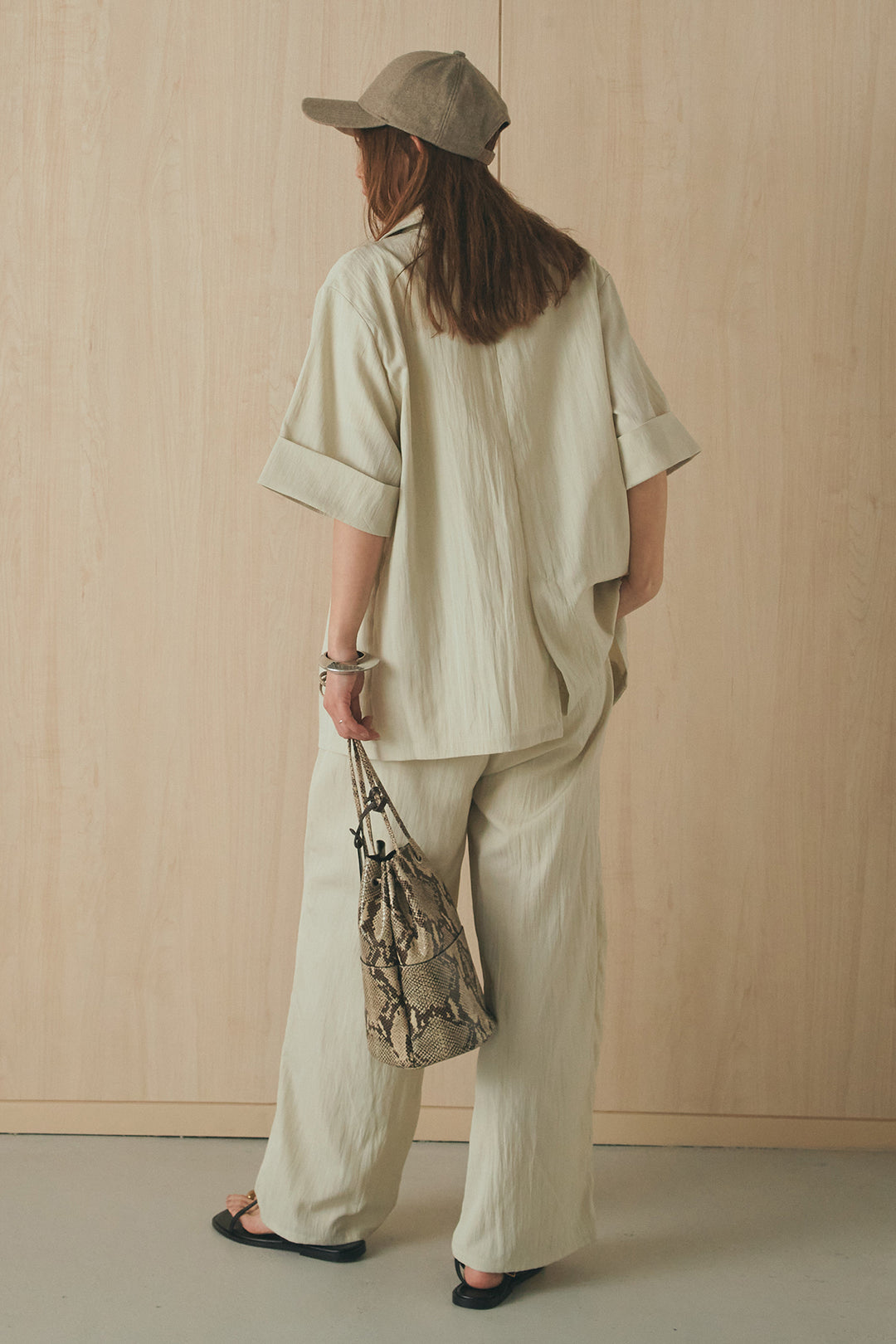 [SET]半袖モノトーングラフィックトップス+リネンライク2タックワイドパンツ(2set)