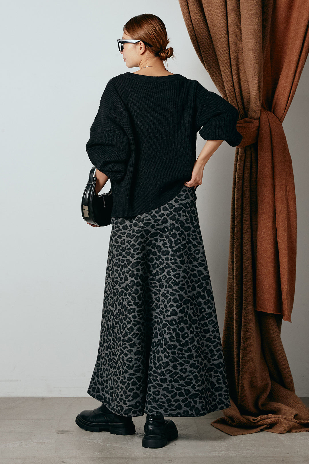 [SET]ロゴジャガードニットトップス+レオパードロングスカート(2set)