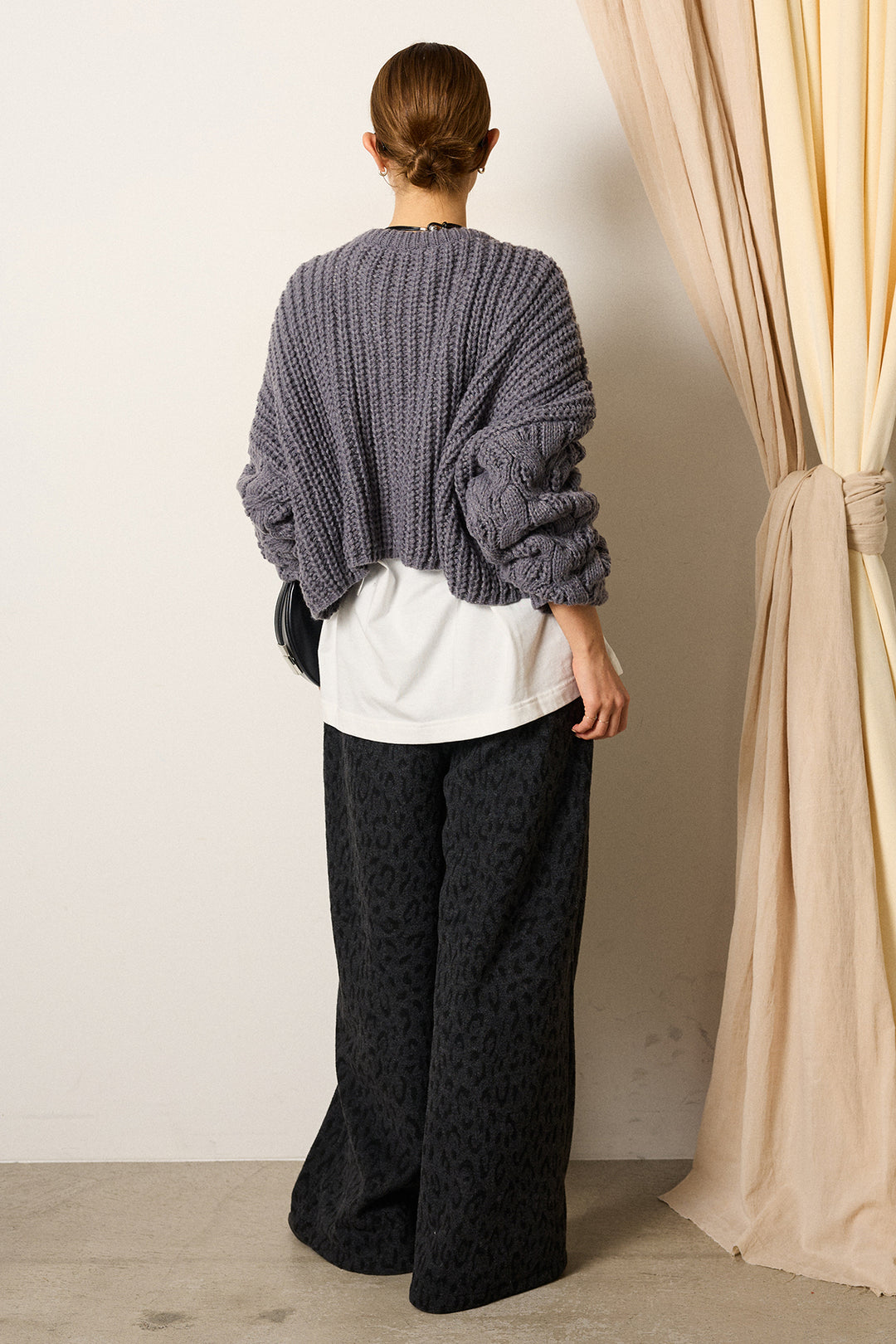 [SET]ケーブルリラックスショートニット+箔プリントBIGシルエットロングスリーブTシャツ+レオパードジャガードニットパンツ(3set)