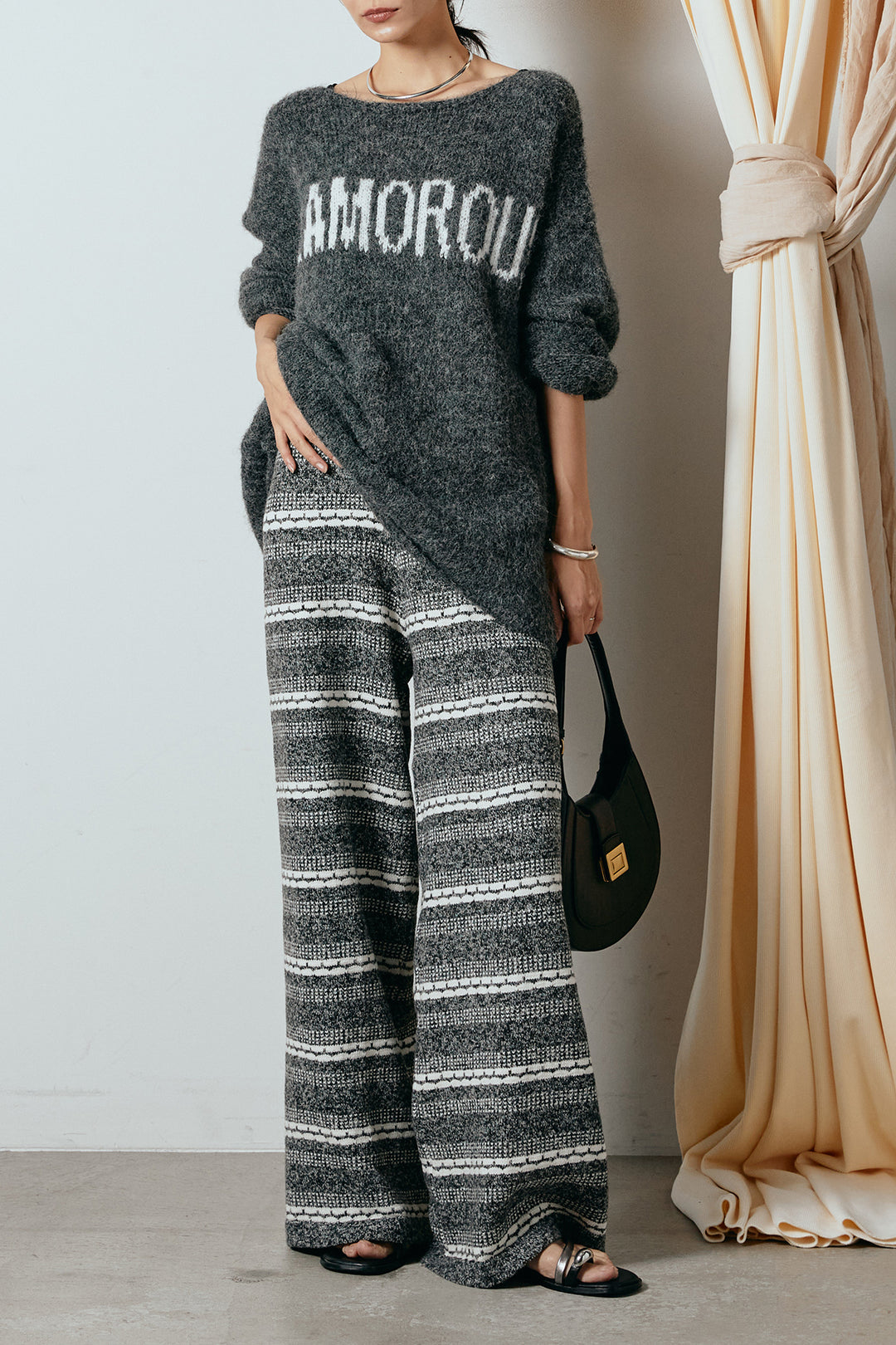 [SET]フロントロゴデザインニットトップス+マルチライン柄リラックスニットパンツ(2set)