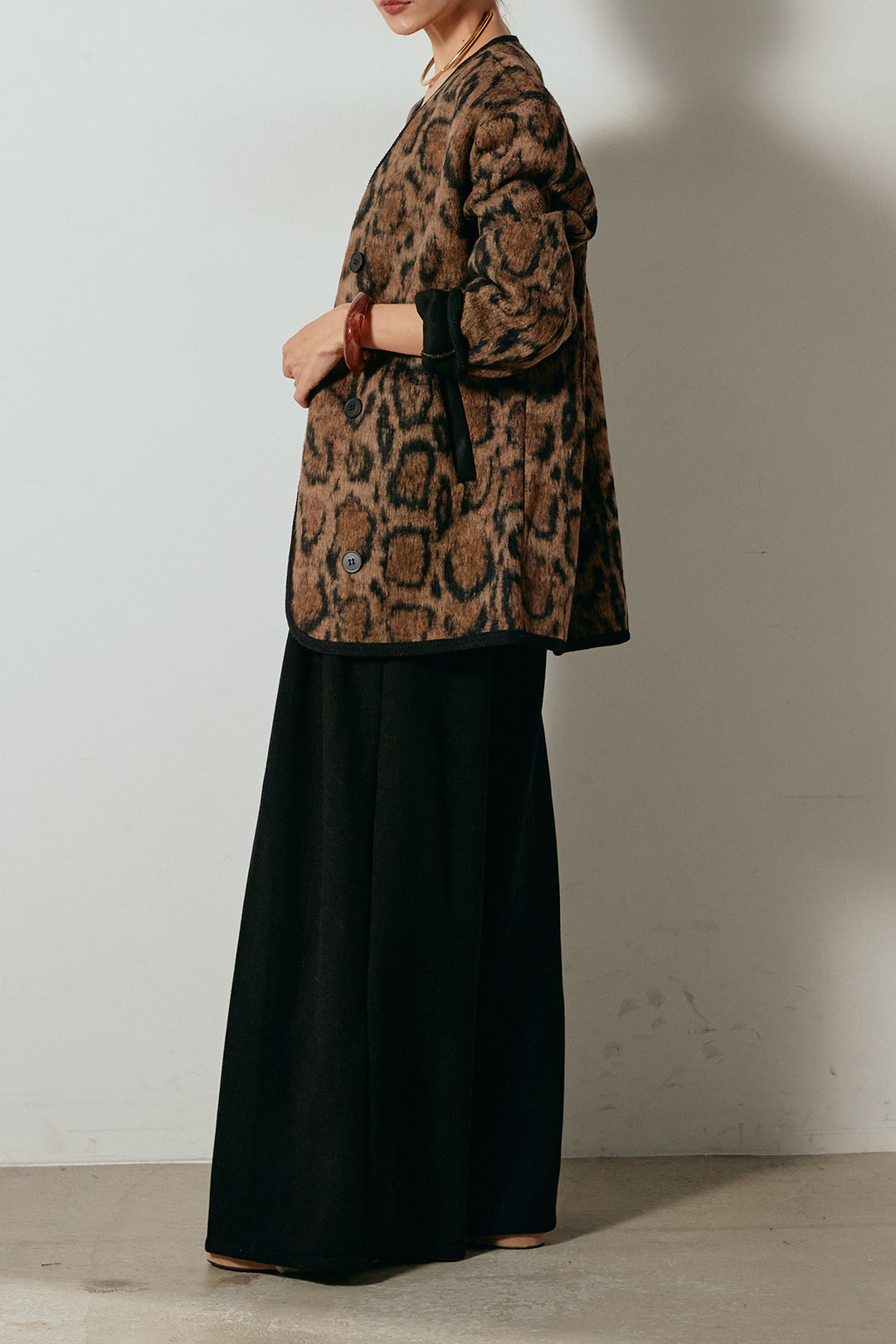 [SET]ノーカラーレオパード柄アウター+フェイクレザー太ベルト付きタックワイドパンツ(2set)