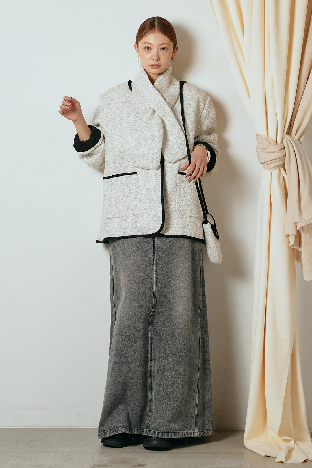 [SET]ノーカラーマフラーバッグ付きアウター+デニムロングフレアスカート(2set)