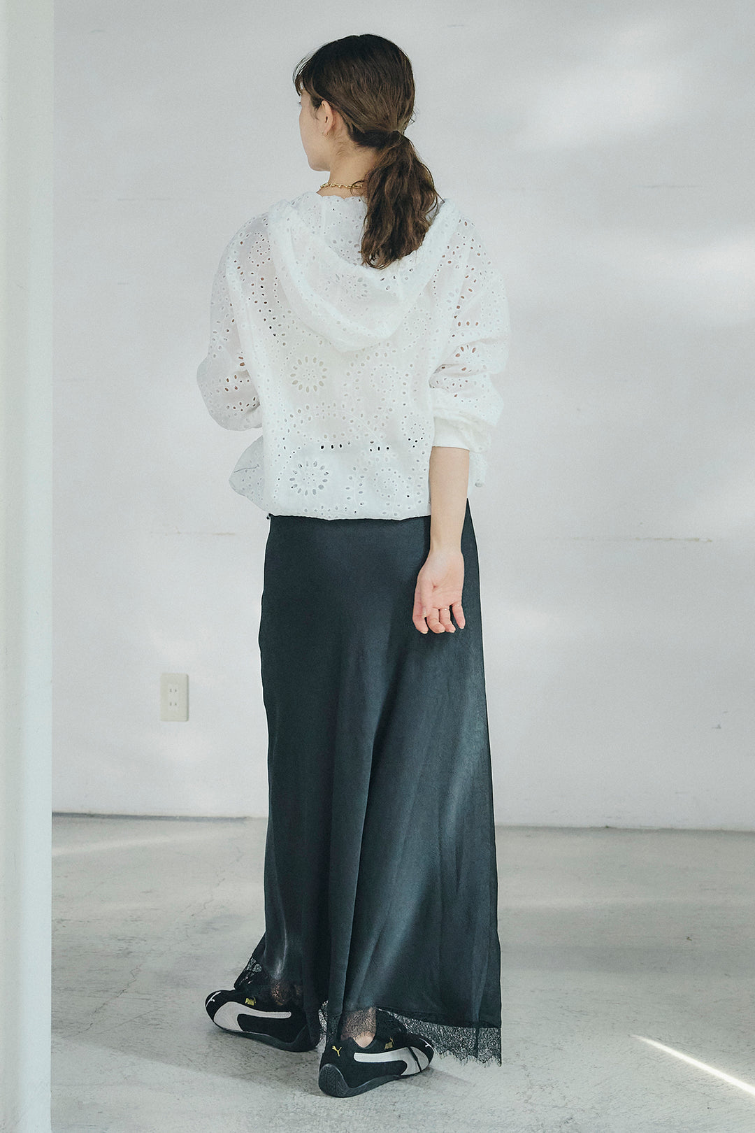 [SET]レースハーフジップアップフーディー+バイアスナローサテンスカート(2set)