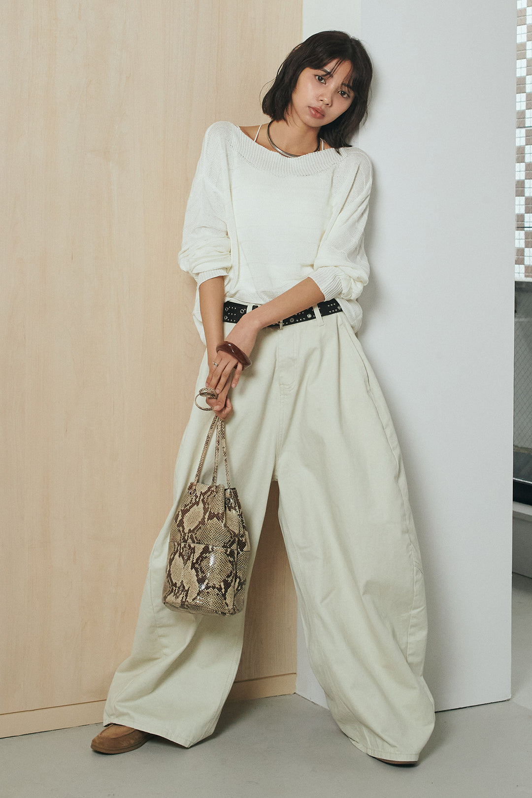 [SET]麻混リラックスニットトップス+ベルト付きカラーデニムパンツ(2set)