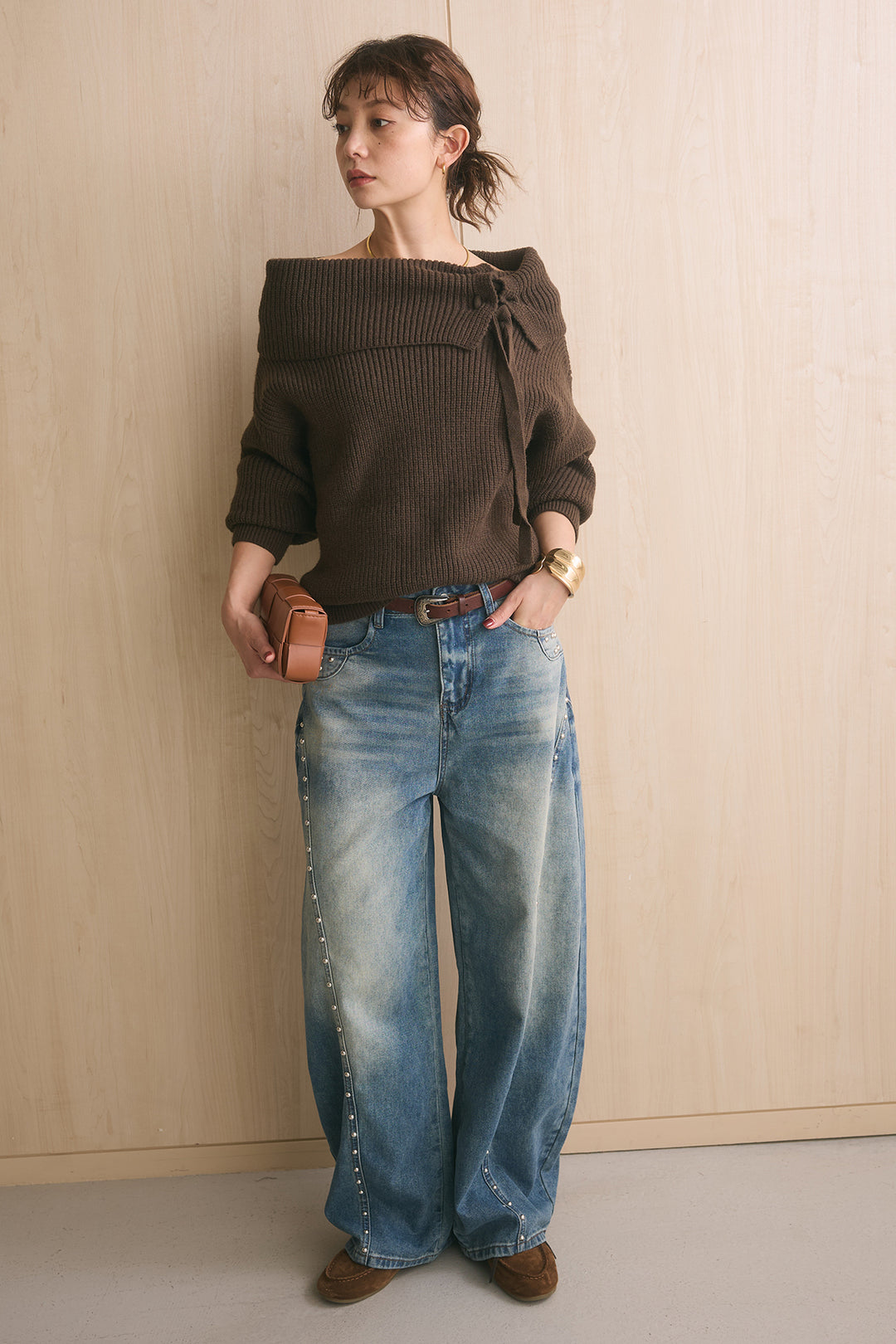 [SET]サイドリボンデザインオフショルニット+スタッズデザインカーブデニムワイドパンツ(2set)