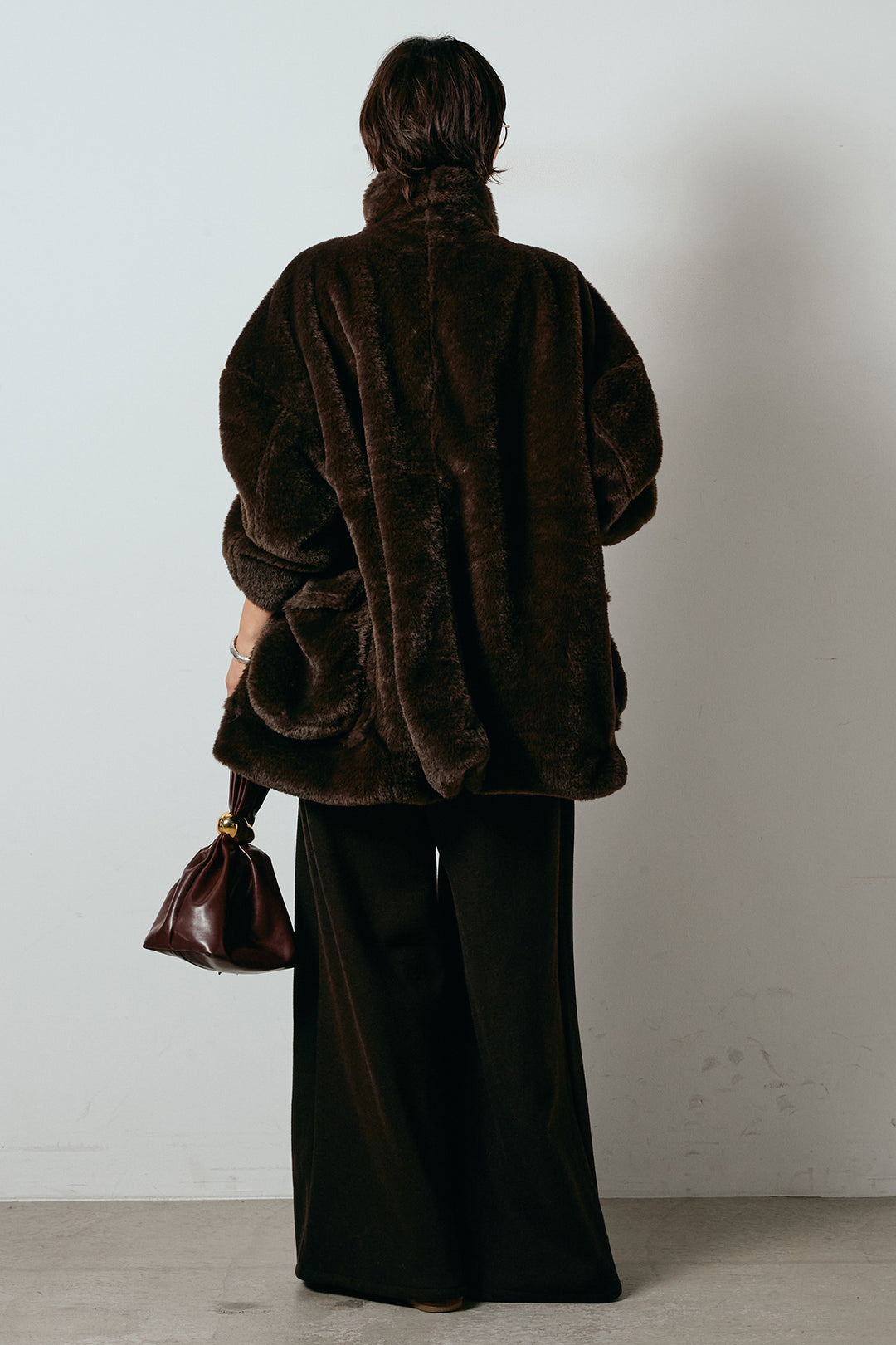 [SET]スタンドネックファーコート+フェイクレザー太ベルト付きタックワイドパンツ(2set)