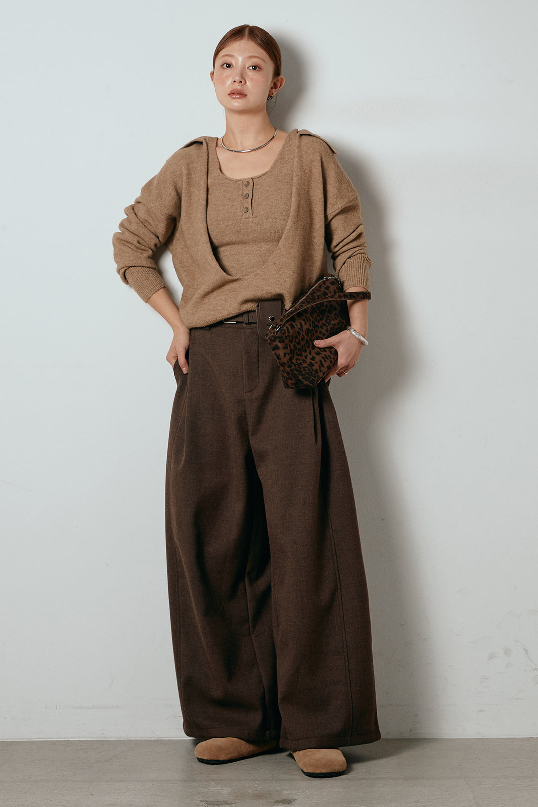 [SET]襟付きレイヤードニットトップス+ポーチベルト付きカーブパンツ(2set)