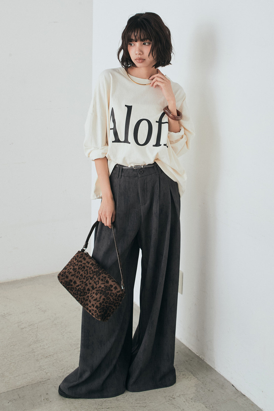 [SET]裾センタードロストロゴプリントワイドTシャツ+紐ベルト付きかすれ柄ワイドスラックス(2set)