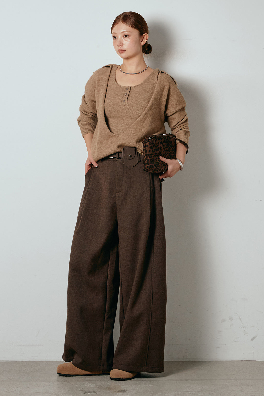 [SET]襟付きレイヤードニットトップス+ポーチベルト付きカーブパンツ(2set)