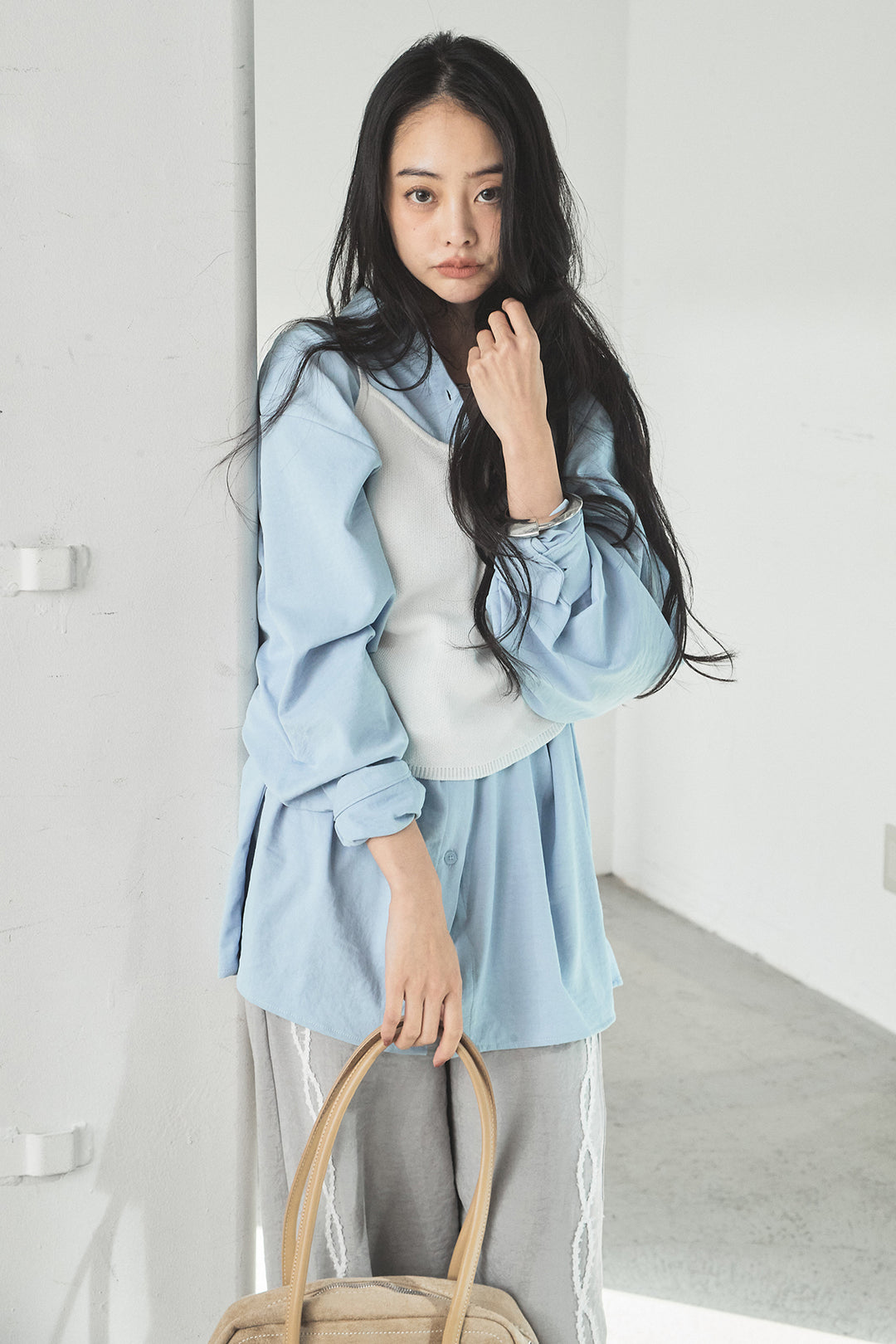 [SET]ニットキャミ付きシャツ+刺繡テープラインパンツ(2set)