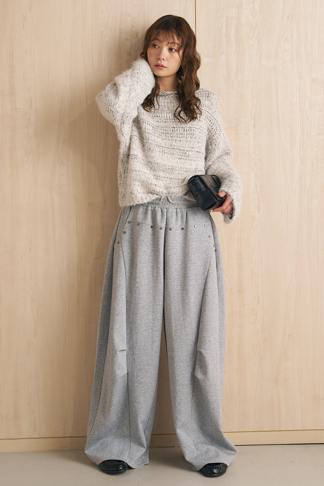 [SET]ルーズメランジボートニット+スタッズ付きニーサイドタックスウェットパンツ(2set)