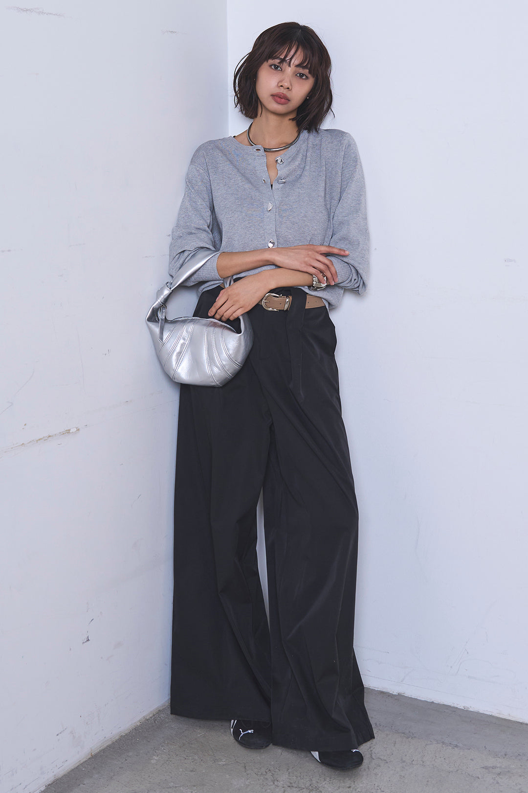 [SET]リサイクルポリニュアンス釦カーデ+ベルトループデザインハイウエストタックパンツ(2set)