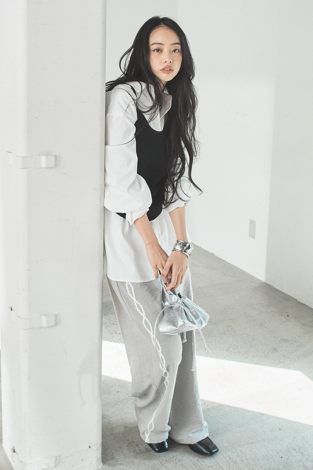 [SET]ニットキャミ付きシャツ+刺繡テープラインパンツ(2set)