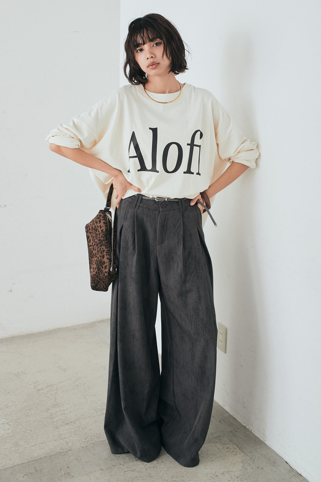 [SET]裾センタードロストロゴプリントワイドTシャツ+紐ベルト付きかすれ柄ワイドスラックス(2set)