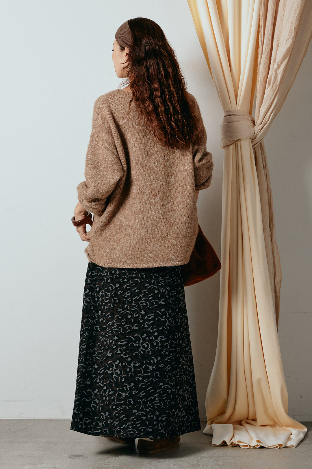 [SET]フロントロゴデザインニットトップス+レオパードロングスカート(2set)