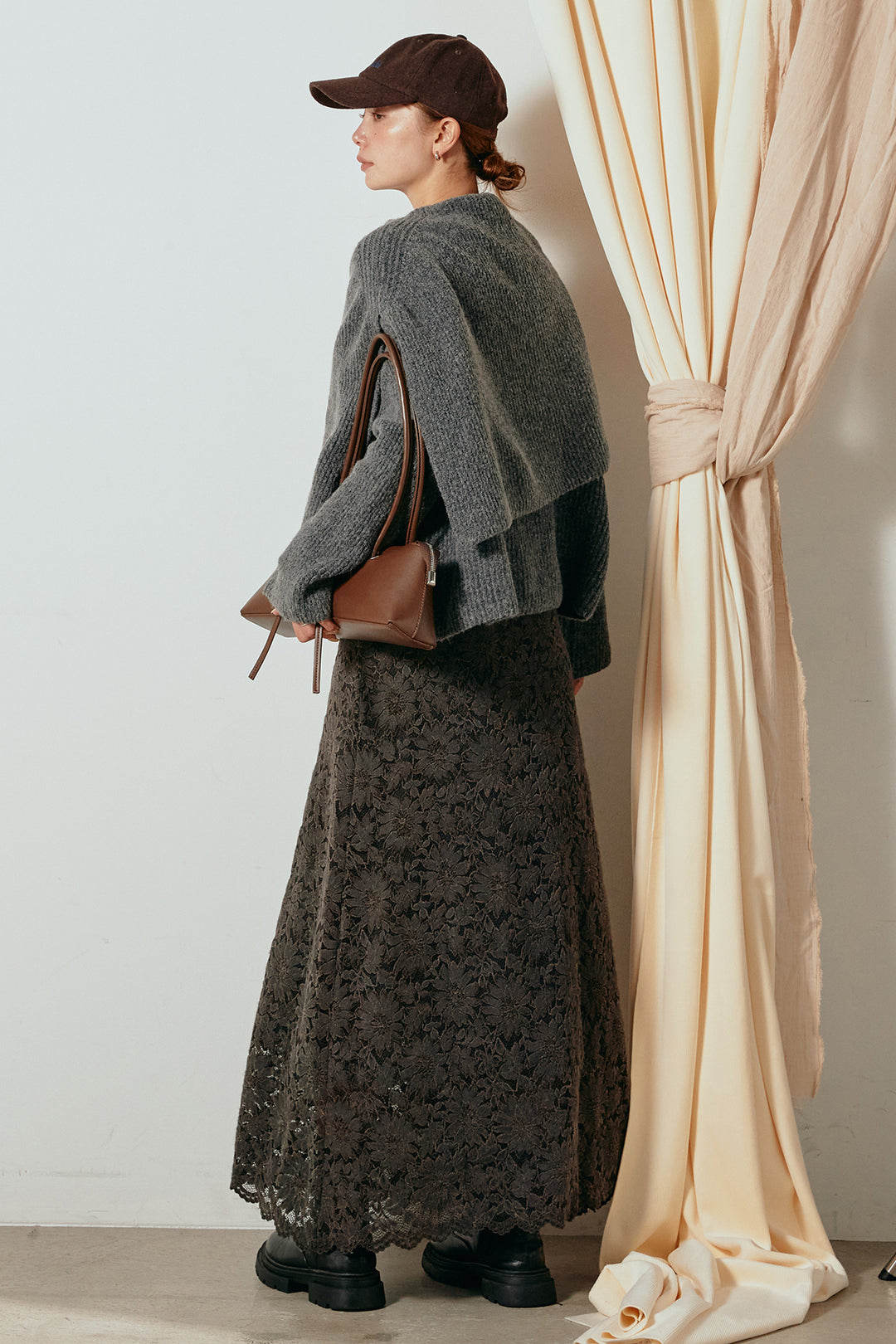 [SET]ケープデザインリブニットトップス+花柄刺繍ベロアフレアスカート(2set)