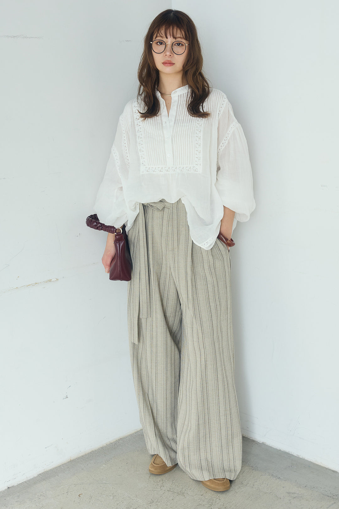 [SET]レース刺繍ラインバンドカラーシャツ+リネンライクピンストライプサイドデザインパンツ(2set)