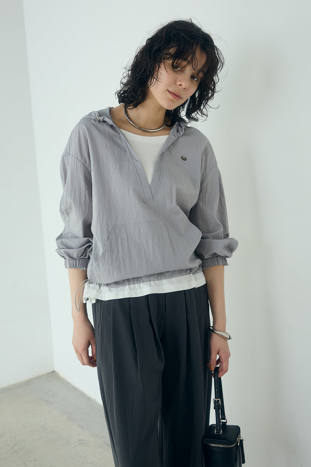 [SET]レイヤードデザインフーディートップス+サイド調整ベルトタックパンツ(2set)